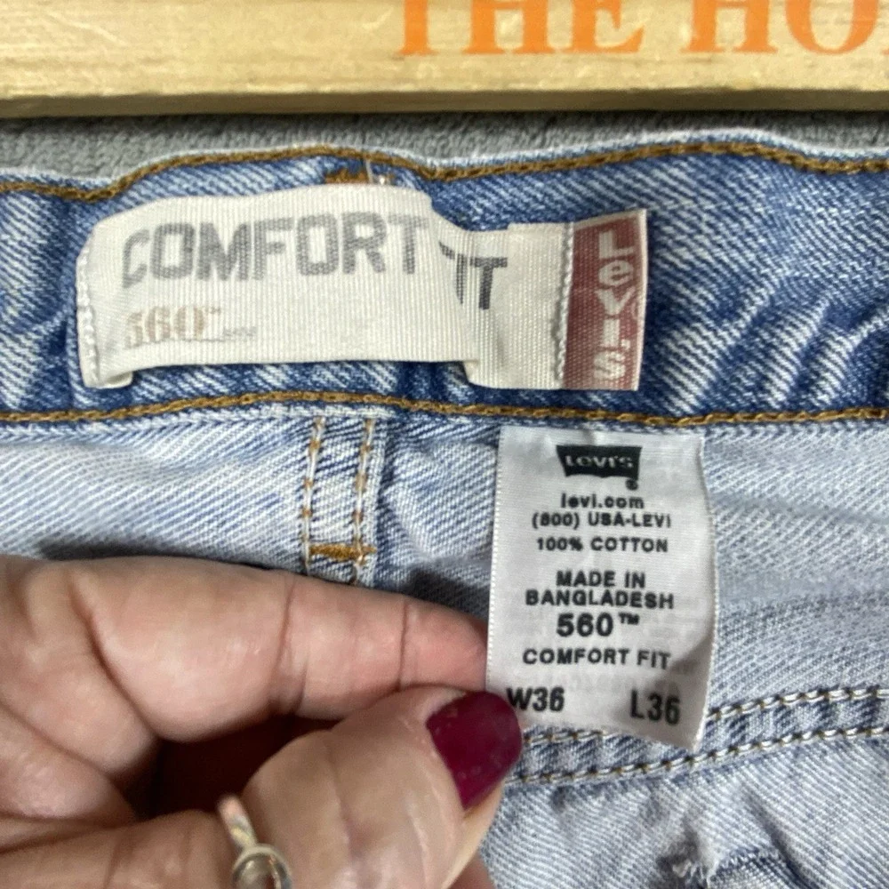 Levis actual size